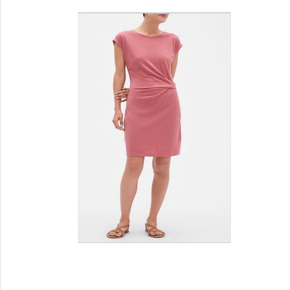 Pink fitted Dress with Knot Detail